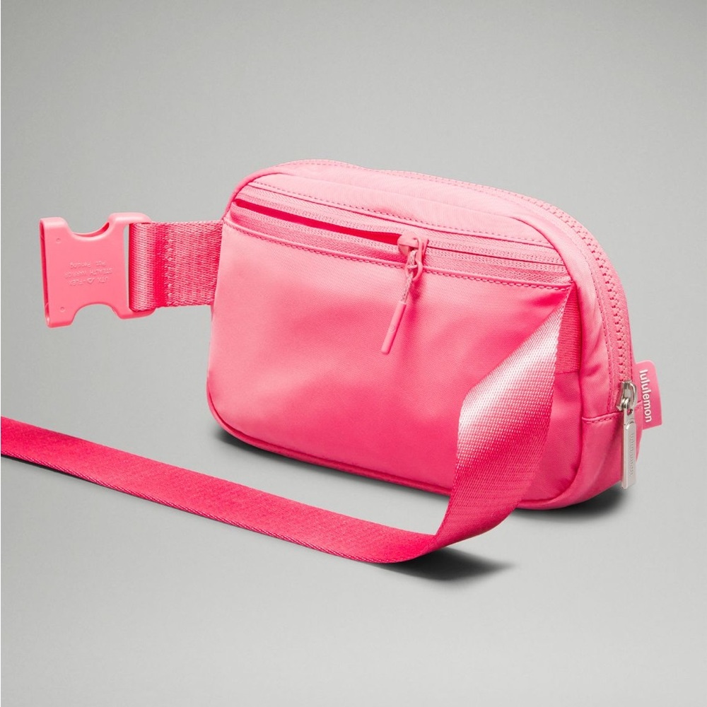 NWT Lululemon Everywhere Belt Bag 1L in Sakura Pink - Picture 4 of 9